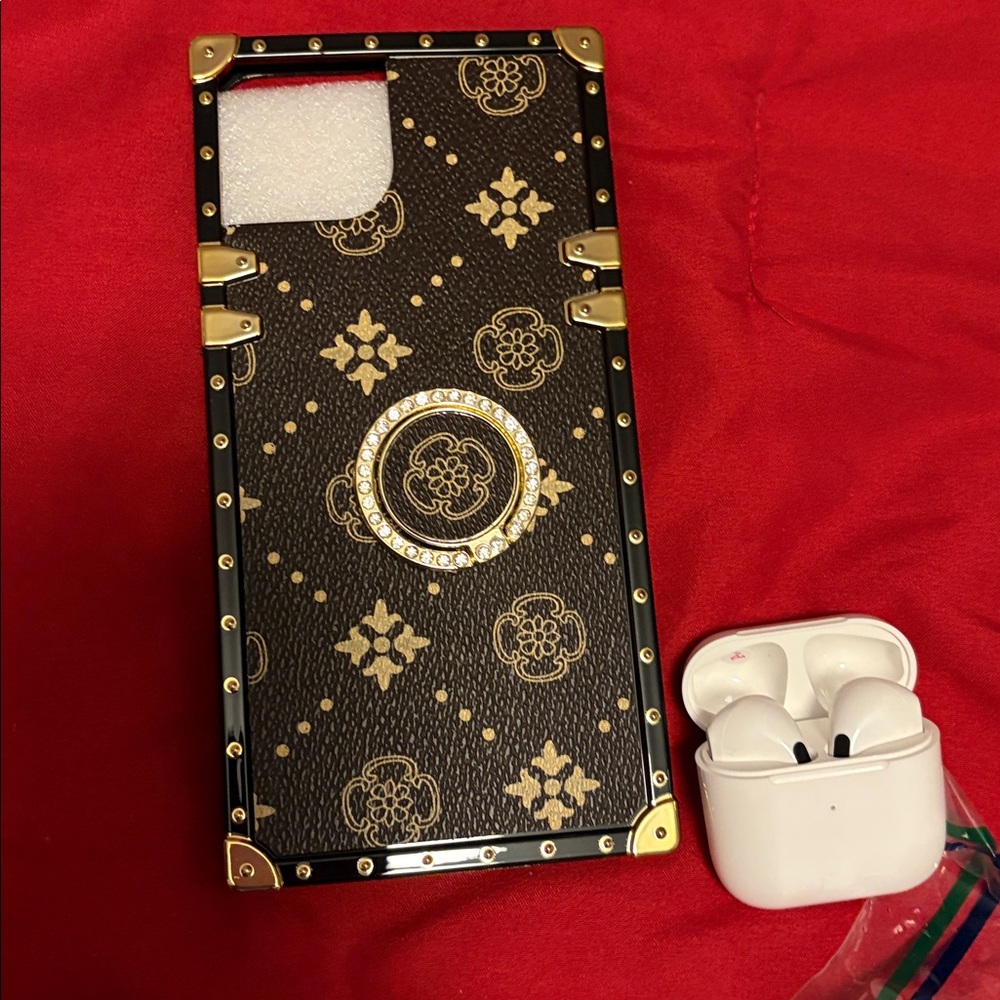 15 plus White Phone Case & Earbuds